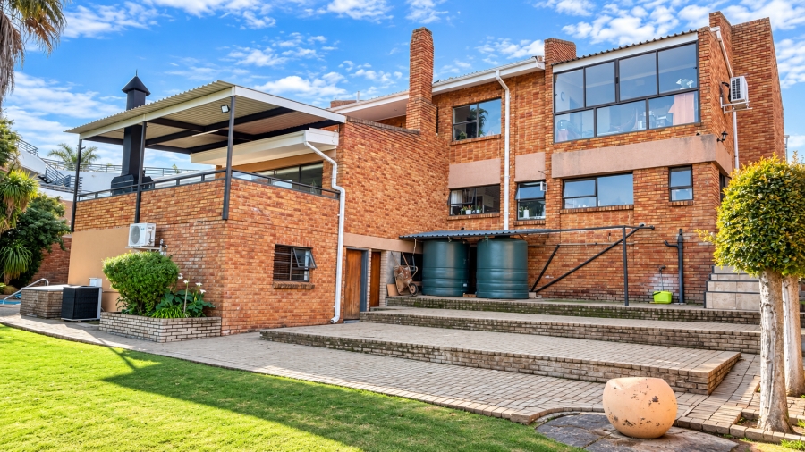 7 Bedroom Property for Sale in Heuwelsig Free State